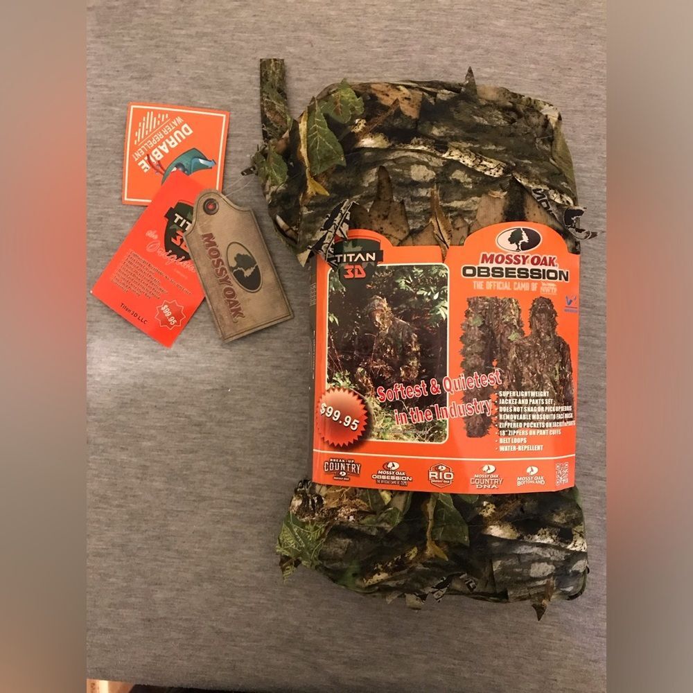 NEW - Mossy Oak Titan 3D Leafy Suit